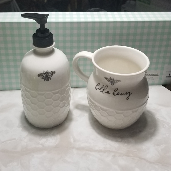 Heartland Hive Bee Coffee Mug Soap Dispenser Set